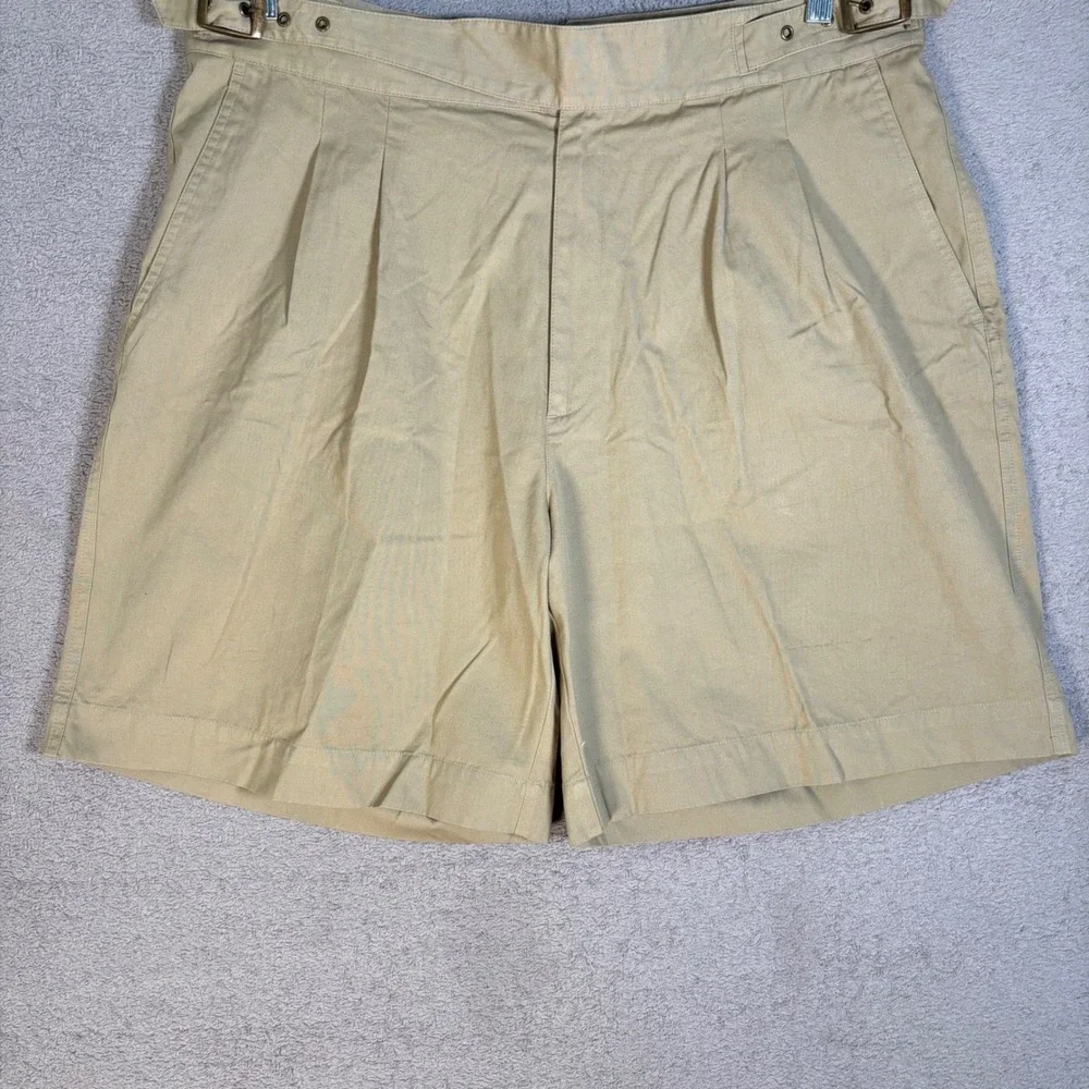 Travelsmith Side Buckle Shorts Mens Size 40 Khaki Pleated Belted Cotton Outdoors